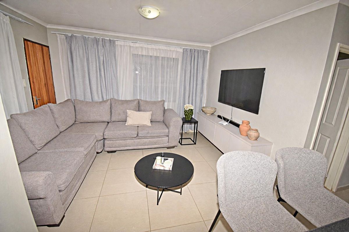 Beautiful Family Home in Dawn City - Photo 4