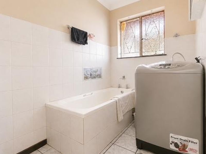 Unlock the Potential of This Spacious Fauna Family Home - Photo 8