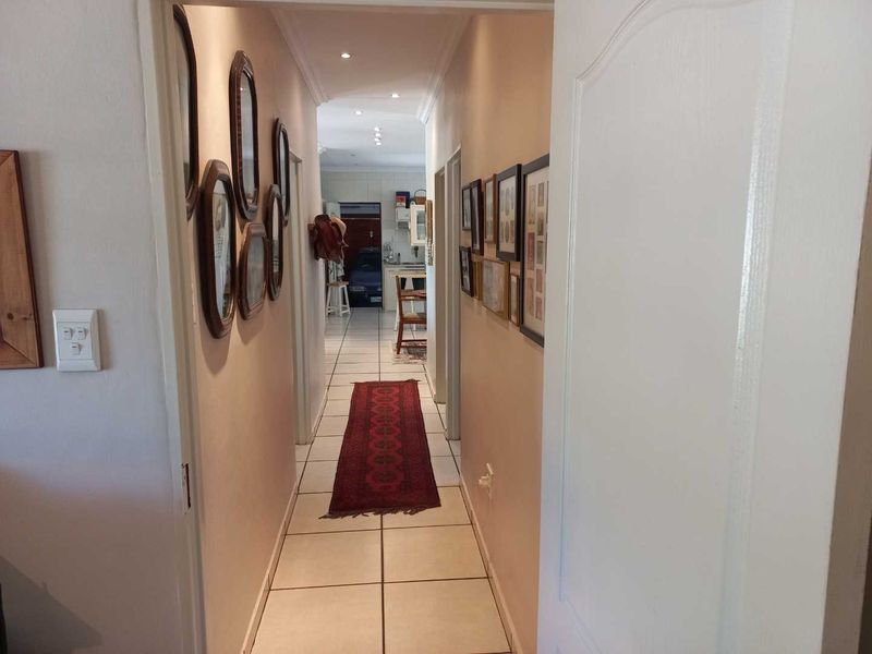 Stunning, sturdy house in popular area - Photo 9