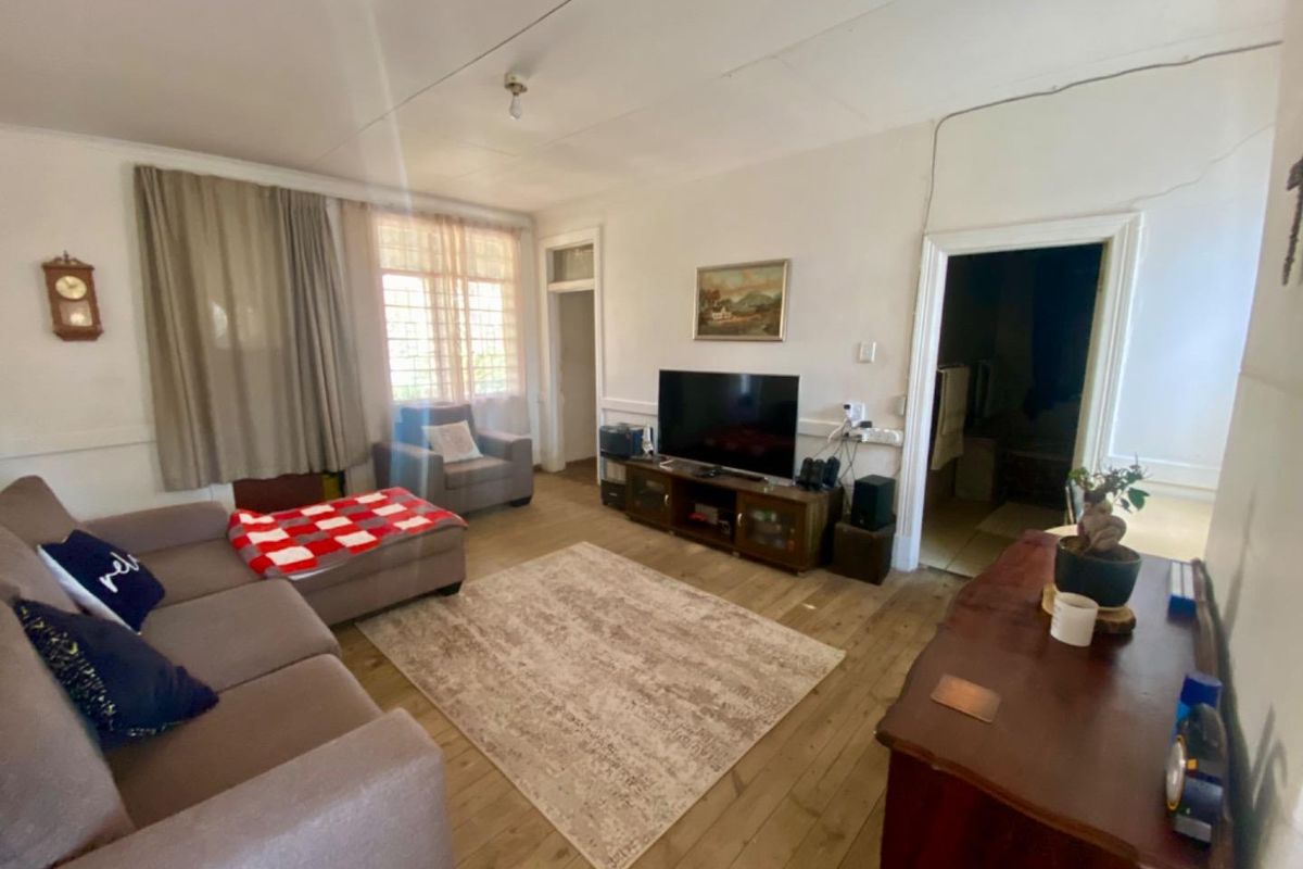 Ideal Renovation Project: 2 Bedroom Home with Garden - Photo 2