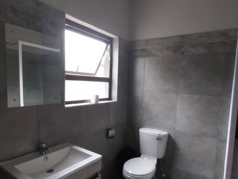 Open Floor Plan Bliss: Perfect for Small Families - Photo 9