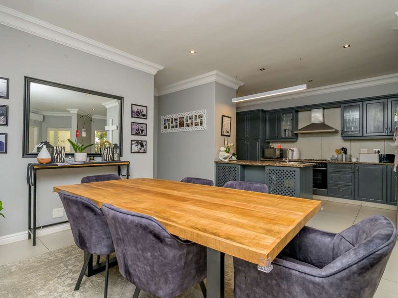 NEW ON MARKET. STUNNING 3 BED 2 BATH  HOME WITH LOFT EN SUITE - Photo 8