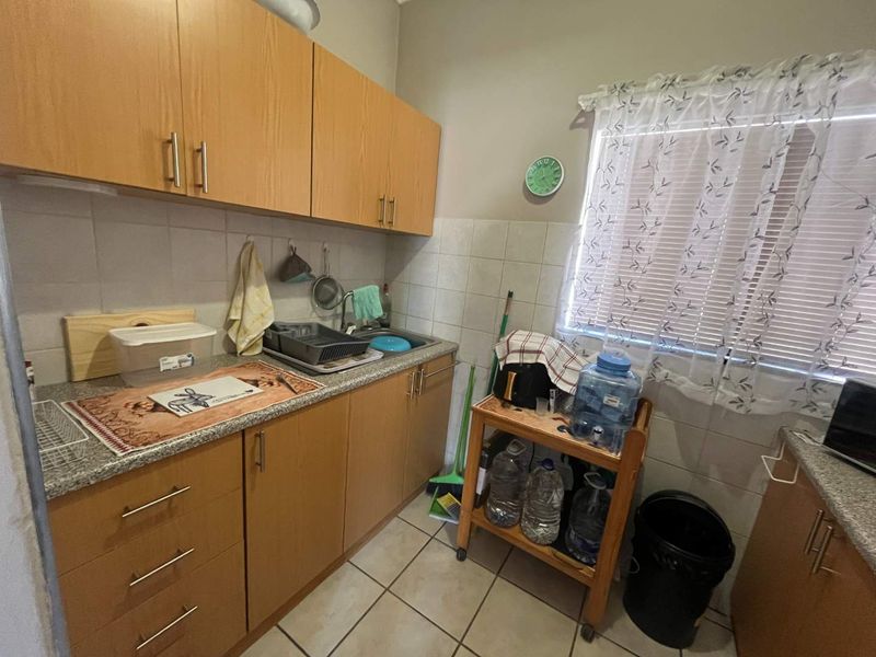 One-Bedroom Flat for Sale in Keidebees - Photo 8