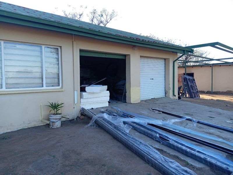 "Dream Big: 8.5 Hectares of Opportunity in Vastfontein! - Photo 8