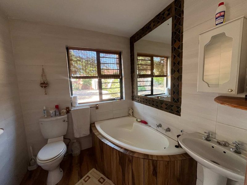 3-Bedroom Double-Storey Family Home with Separate 2-Bedroom Flat - Photo 10