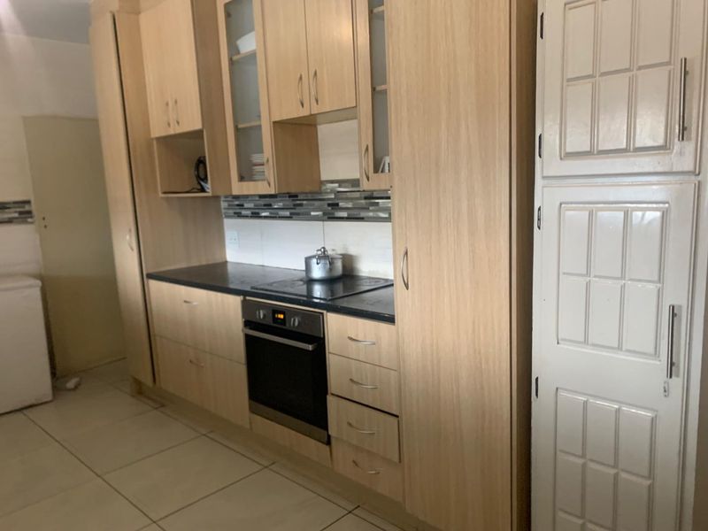 Charming 4-Bedroom Home for Sale in The Hill Ext 6, Johannesburg - Photo 6