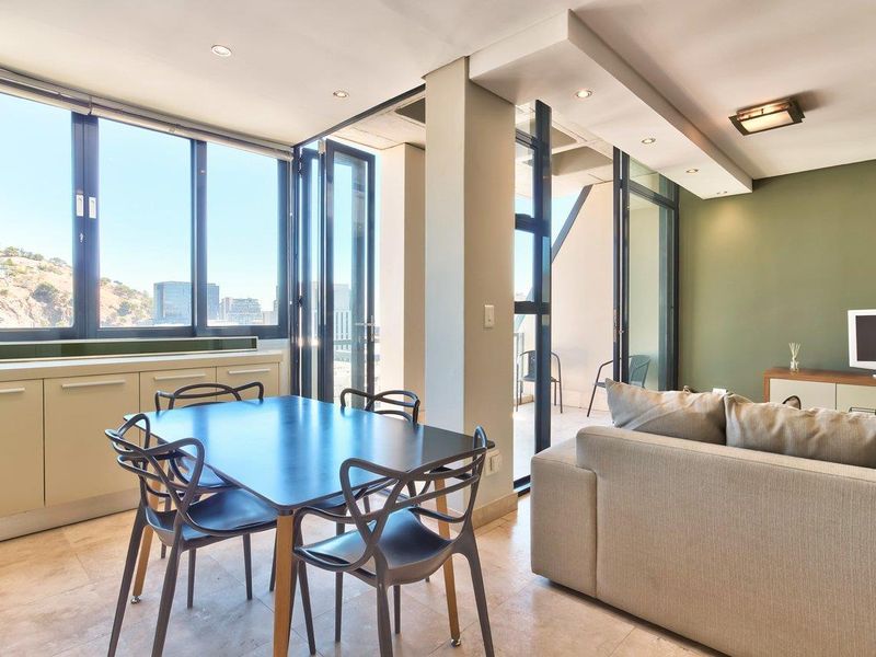 ON TOP OF THE WORLD - Airbnb and Pet-Frienldy  Two bedroom Penthouse in the Heart of Cape Town - Photo 5