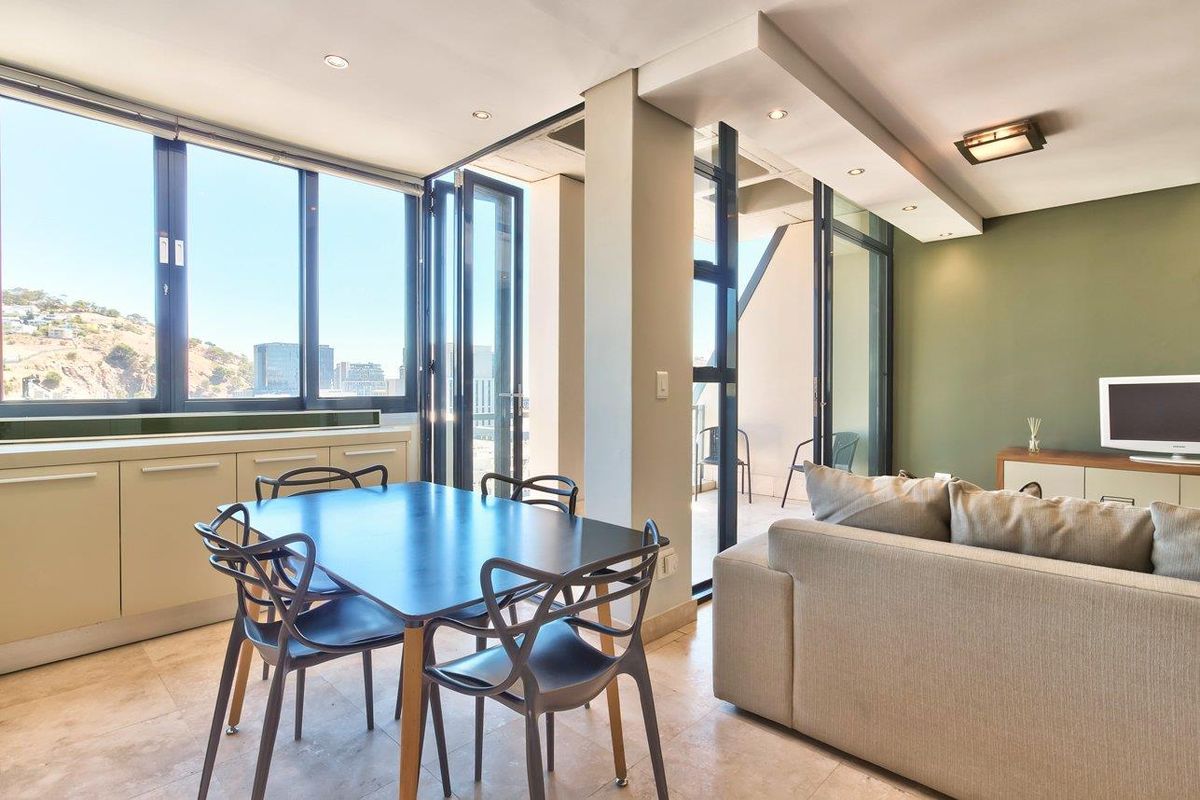 ON TOP OF THE WORLD - Airbnb and Pet-Frienldy  Two bedroom Penthouse in the Heart of Cape Town - Photo 5