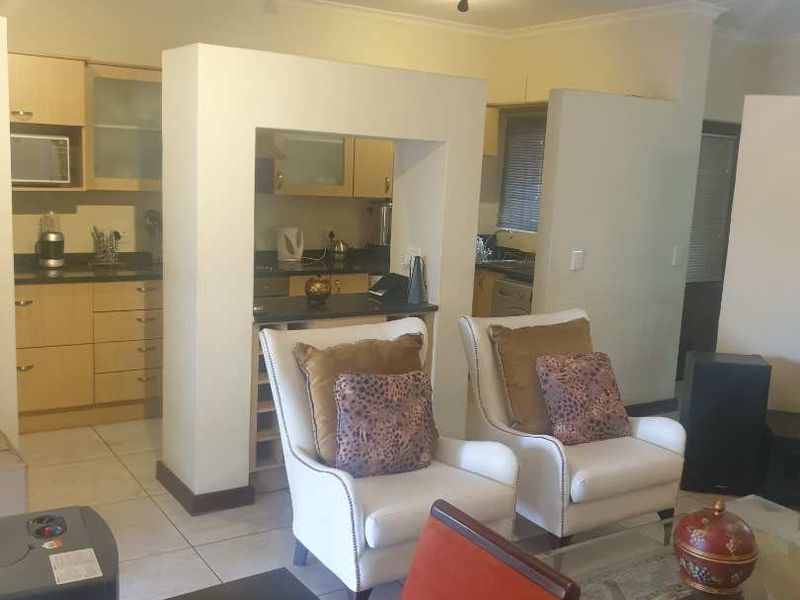 Charming 2-Bedroom Family Home in Secure Beverley Complex - Photo 5