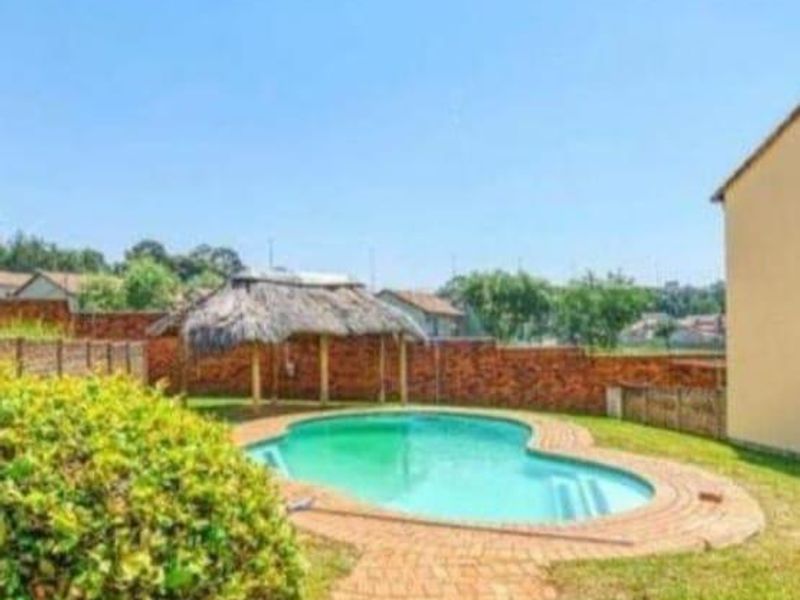 2 BedrTownhouse for Sale in Mondeor - Photo 5