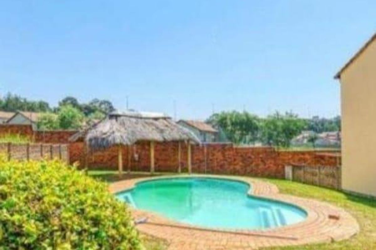 2 BedrTownhouse for Sale in Mondeor - Photo 5