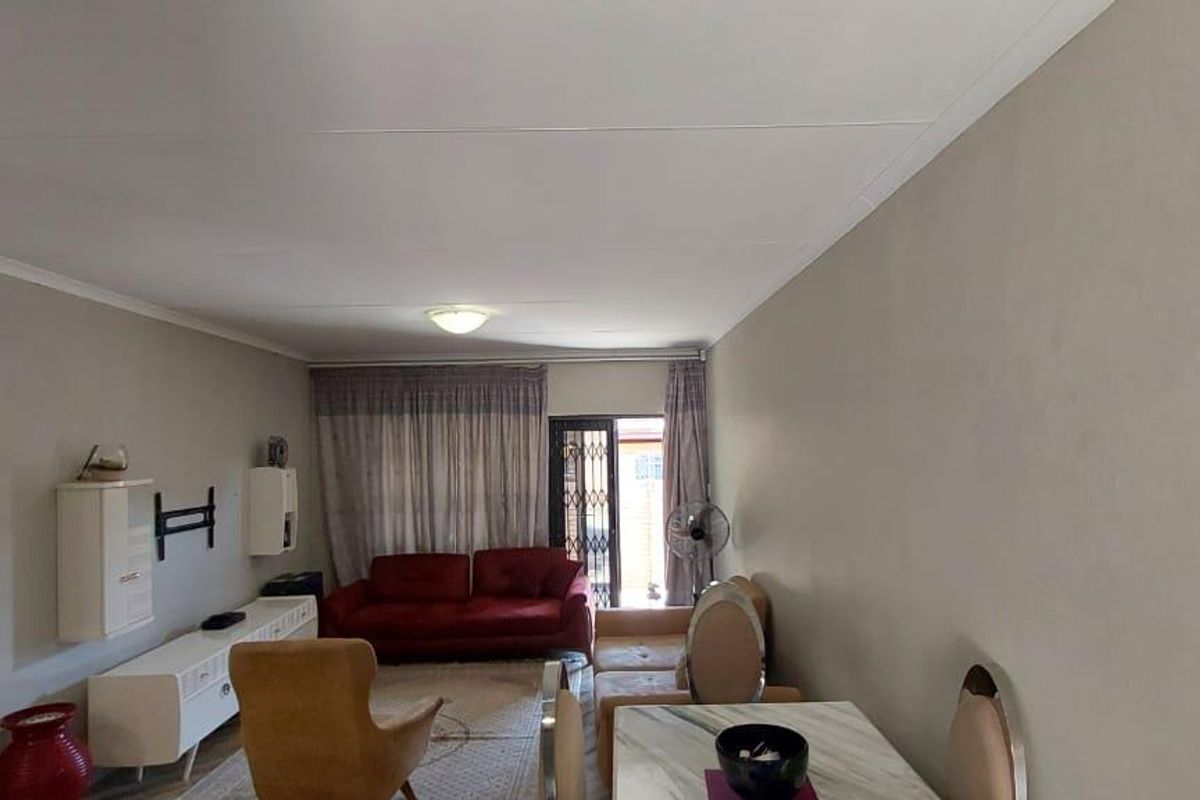 Charming Townhouse in Secure Pretoria North Complex! - Photo 5