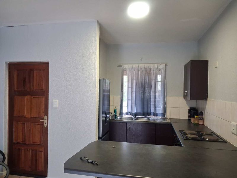 Stunning 1 bedroom ground floor apartment in Willowbrook - Photo 4