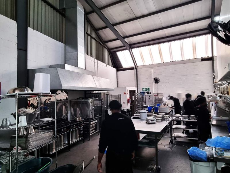 Double Volume Industrial Warehouse in Secure Complex - Photo 5