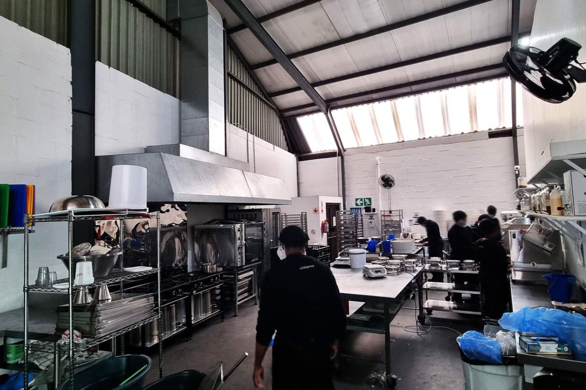 Double Volume Industrial Warehouse in Secure Complex - Photo 5