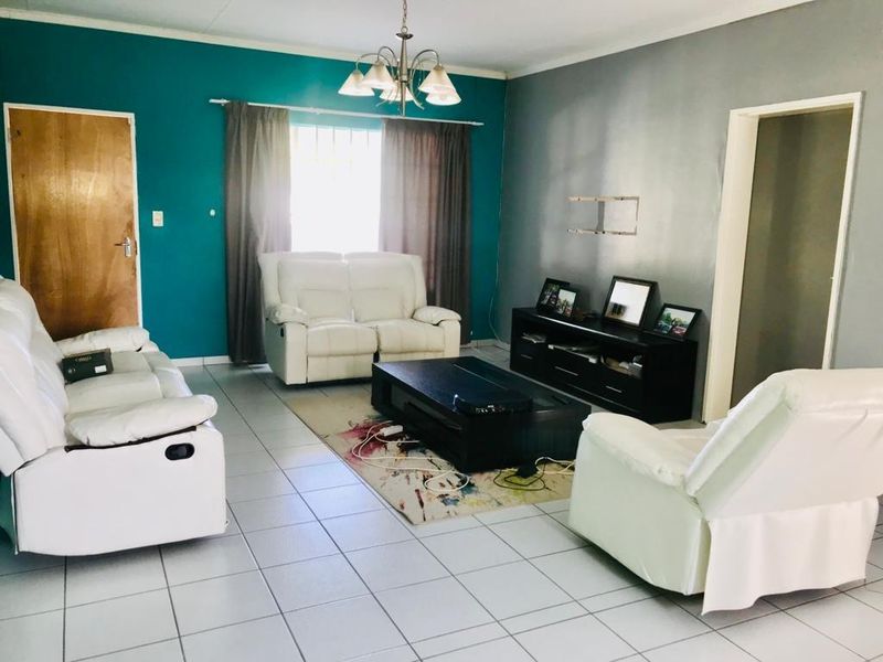 Beautiful 3 Bedroom house for sale in Ongwediva - Photo 2