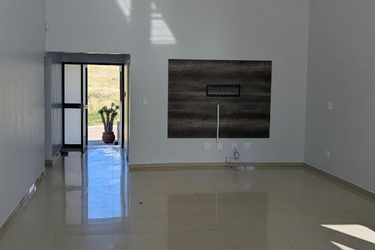 Sleek and contemporary 3 Bedroom home - Photo 3