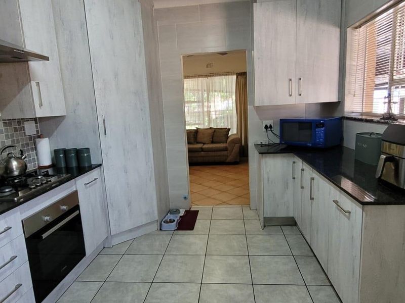 Dual-Living Potential in Randhart - Photo 4