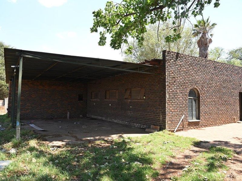 Prime 2-Hectare Property with Dual Residences, Outbuildings, and Commercial Potential - Photo 10