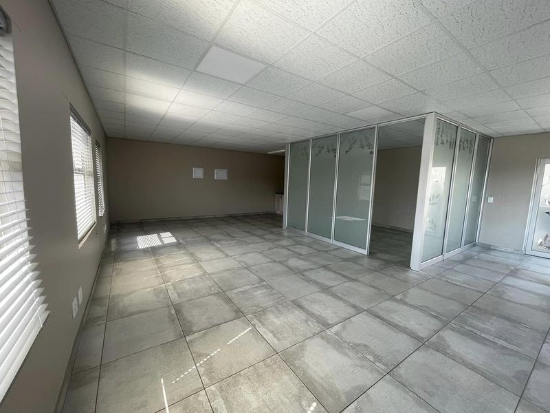 Investment Property -  A Grade Office Unit For Sale - Klein Windhoek - Photo 2