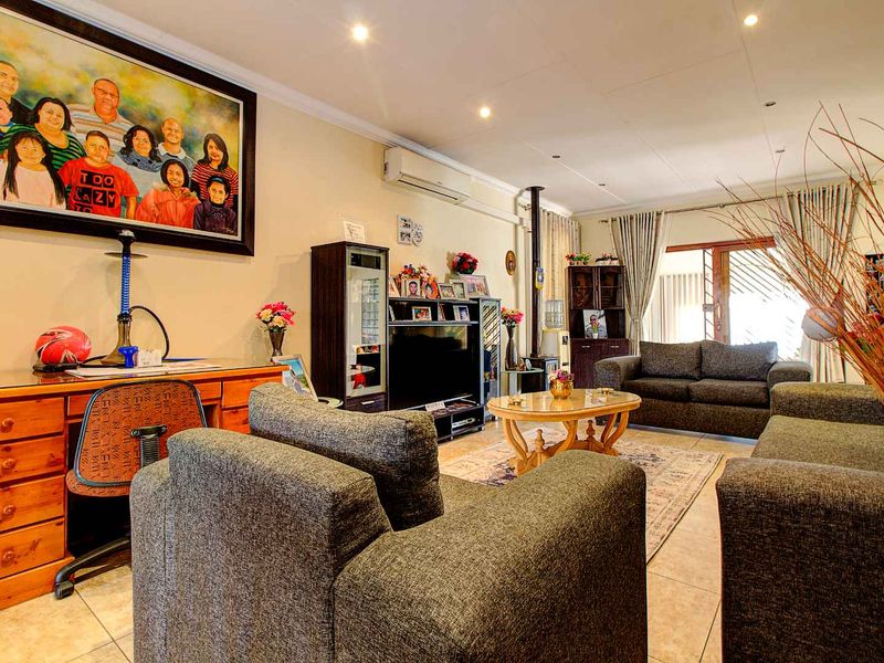 Space, Style & Security — Your Forever Home in Honeydew Ridge Awaits! - Photo 8