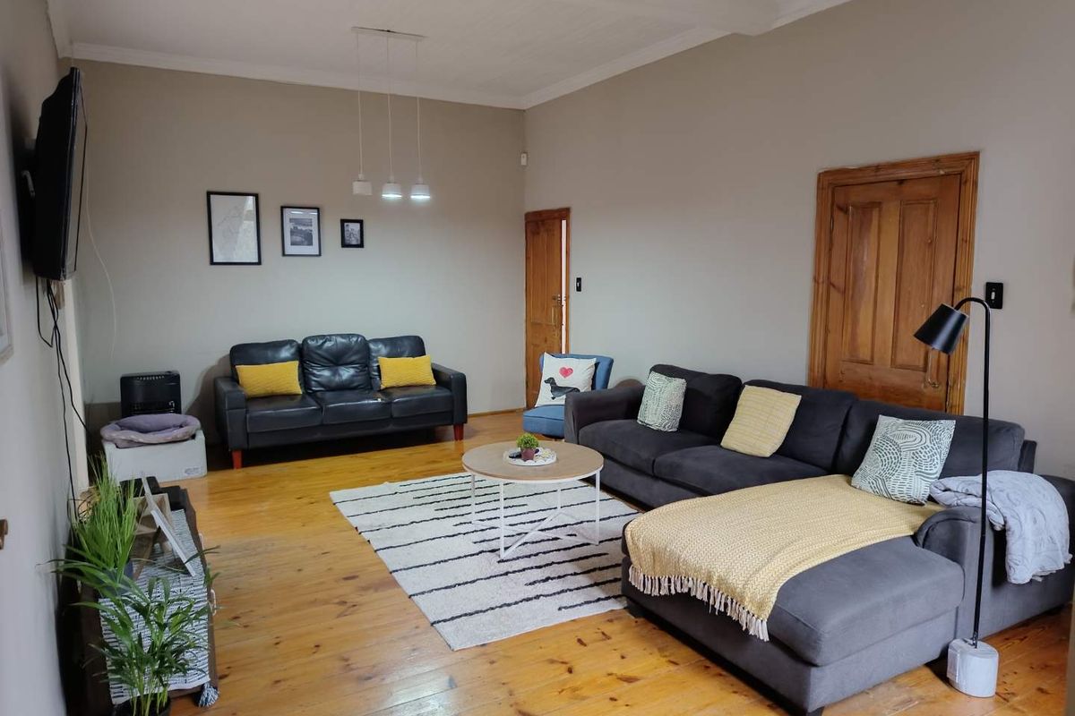 Home in the Heart of Melville! - Photo 2