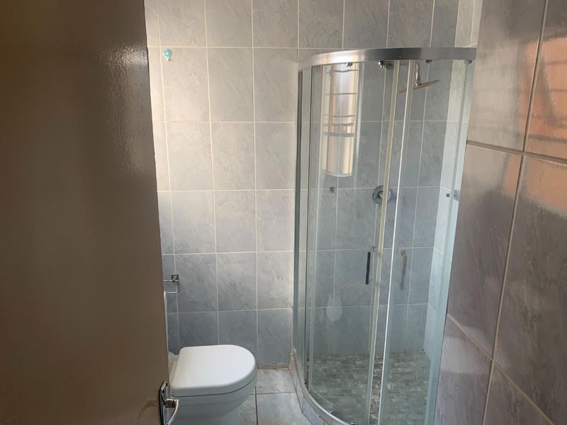 Discover your dream home in the heart of Ridgeway with this stunning 3-bedroom townhouse for sale in the highly sought-after Lion Ridge Complex, located just so - Photo 9