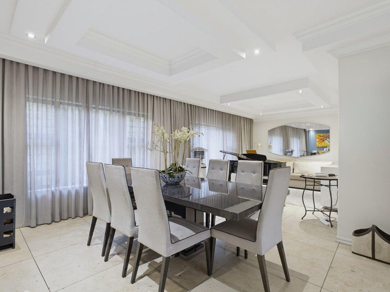 Luxury Family Home with Spectacular Panoramic Views in Glenvista - Photo 3