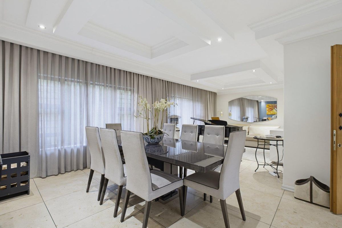 Luxury Family Home with Spectacular Panoramic Views in Glenvista - Photo 3