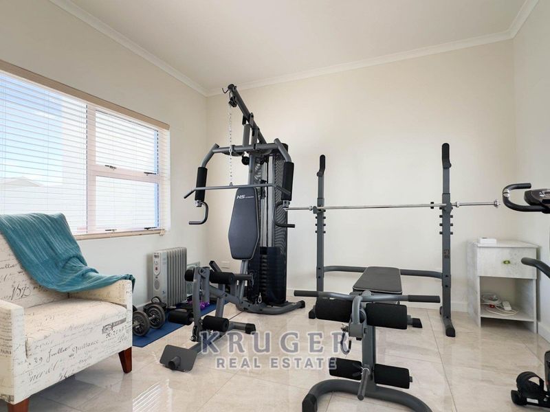 Contemporary Family Home - Photo 4