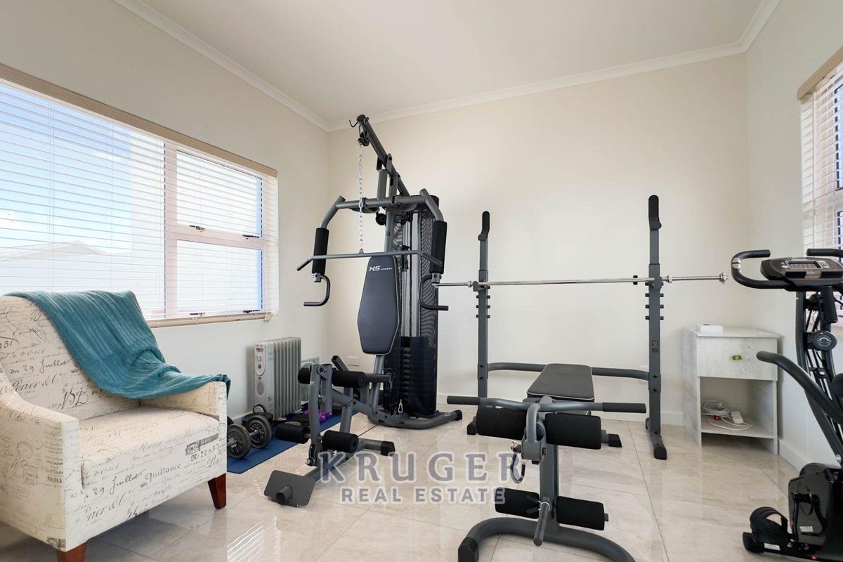 Contemporary Family Home - Photo 4