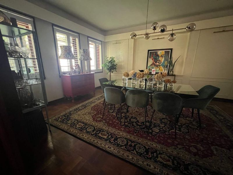 GRAND FAMILY HOME IN PRESTIGIOUS SUBURB - Photo 6