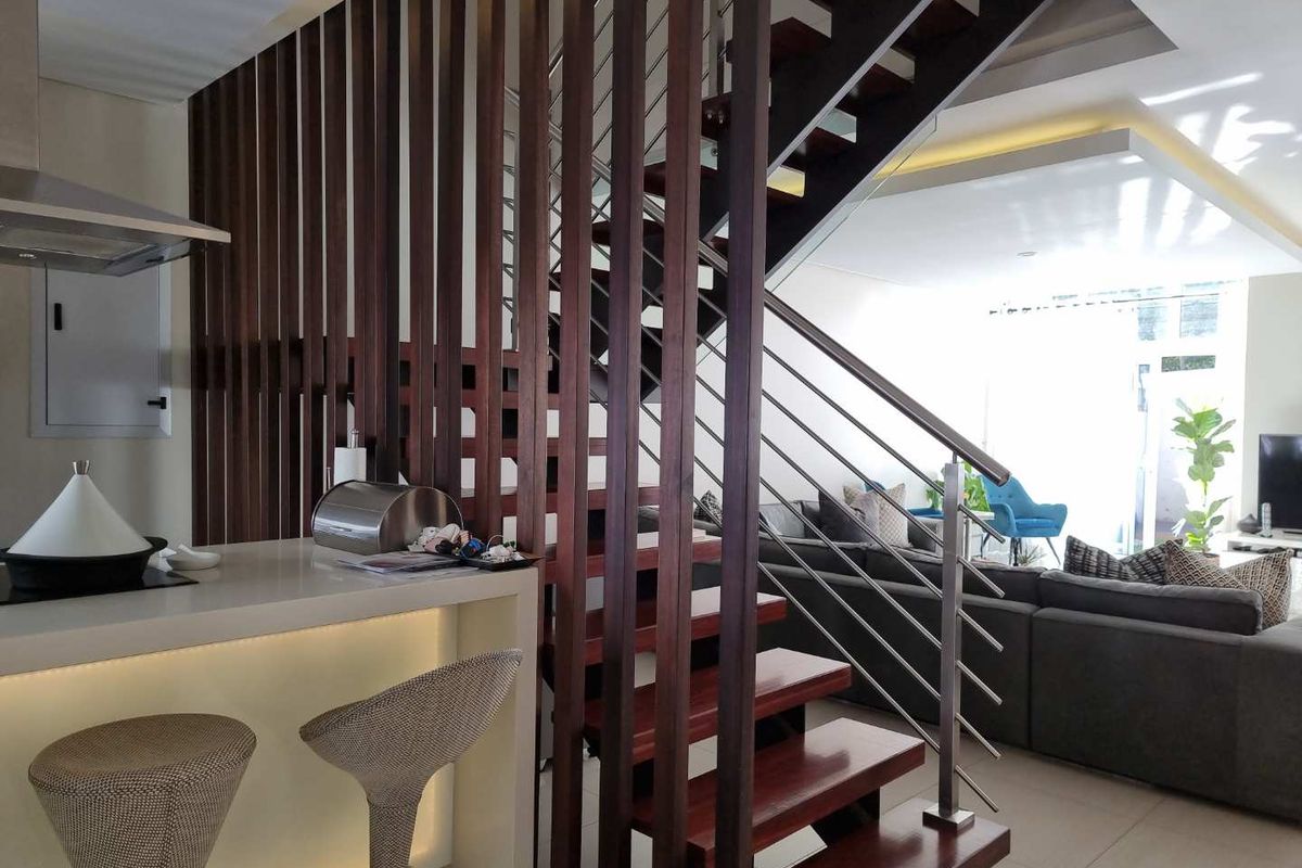 Your Dream Family Home on Bryanston Drive! - Photo 5