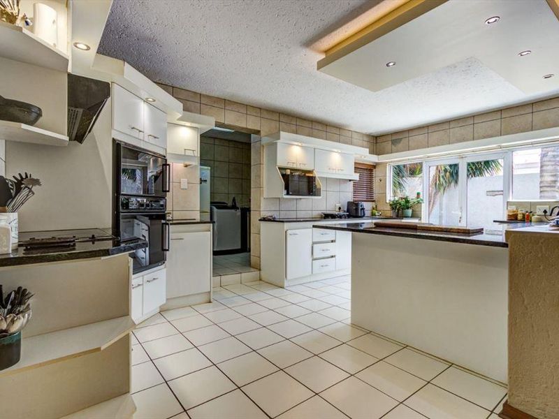 Double storey home in popular secure estate - Photo 5