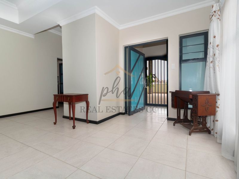 Ultimate Entertainer’s Home - Photo 4