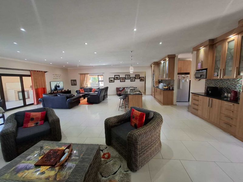 Modern Single-Level Family Home - PRICE REDUCED! - Photo 6