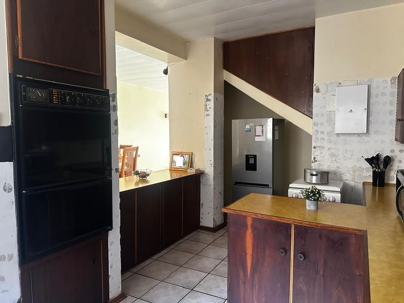 Unlock Your Dream Home Potential - Photo 5