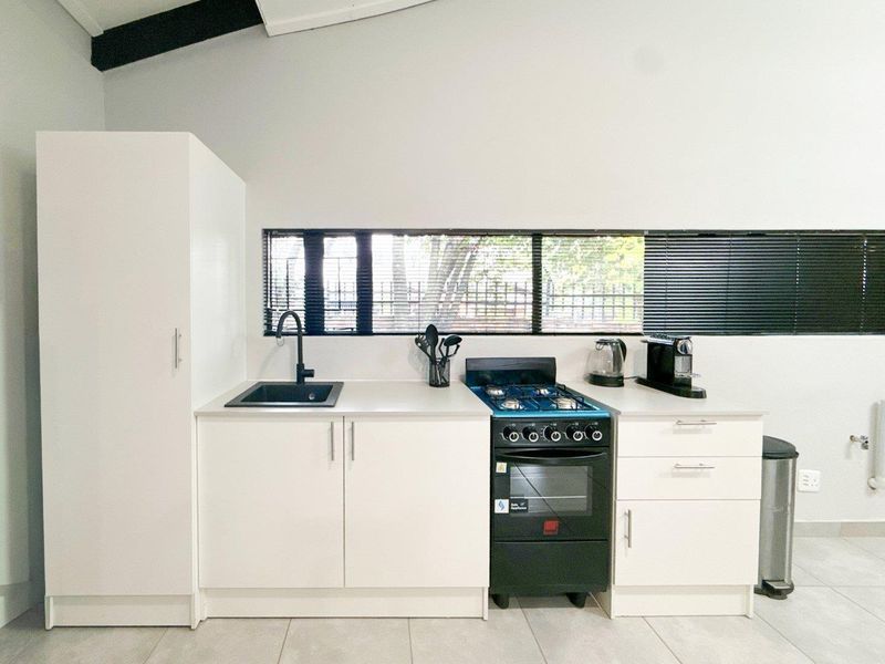 Fully Furnished Garden Studio Cottage to Rent - Photo 4