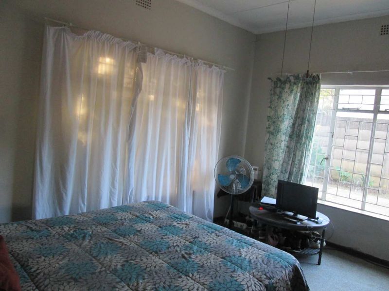 BEAUTIFUL [3] THREE BEDROOM HOUSE FOR SALE IN MOUNTAIN VIEW PRETORIA  BARGAIN - Photo 4