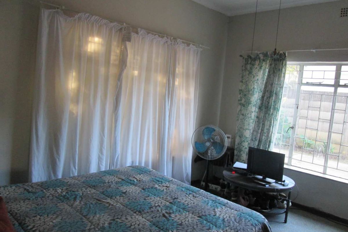 BEAUTIFUL [3] THREE BEDROOM HOUSE FOR SALE IN MOUNTAIN VIEW PRETORIA  BARGAIN - Photo 4