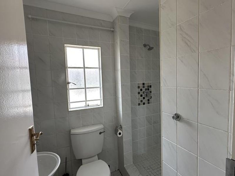 Edenglen complex in a gated area - Photo 7