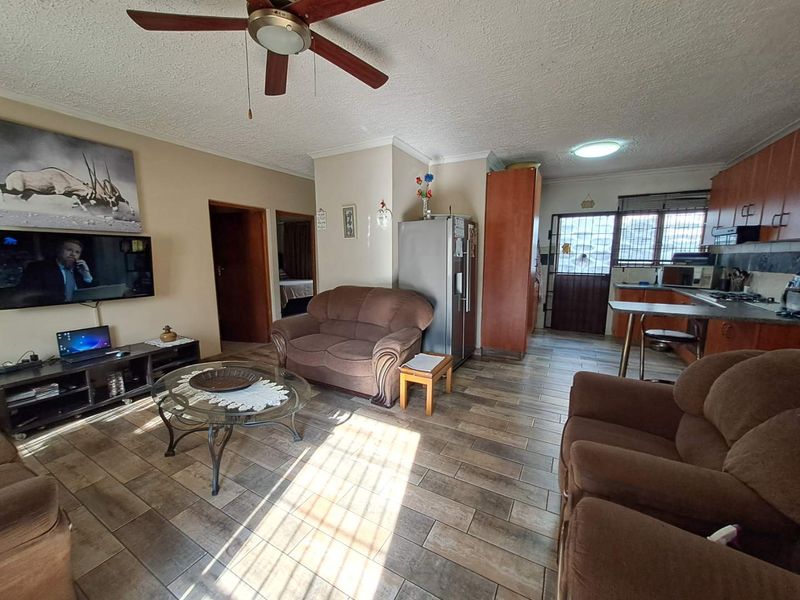 Discover Your Dream Home in Escombe! - Photo 5