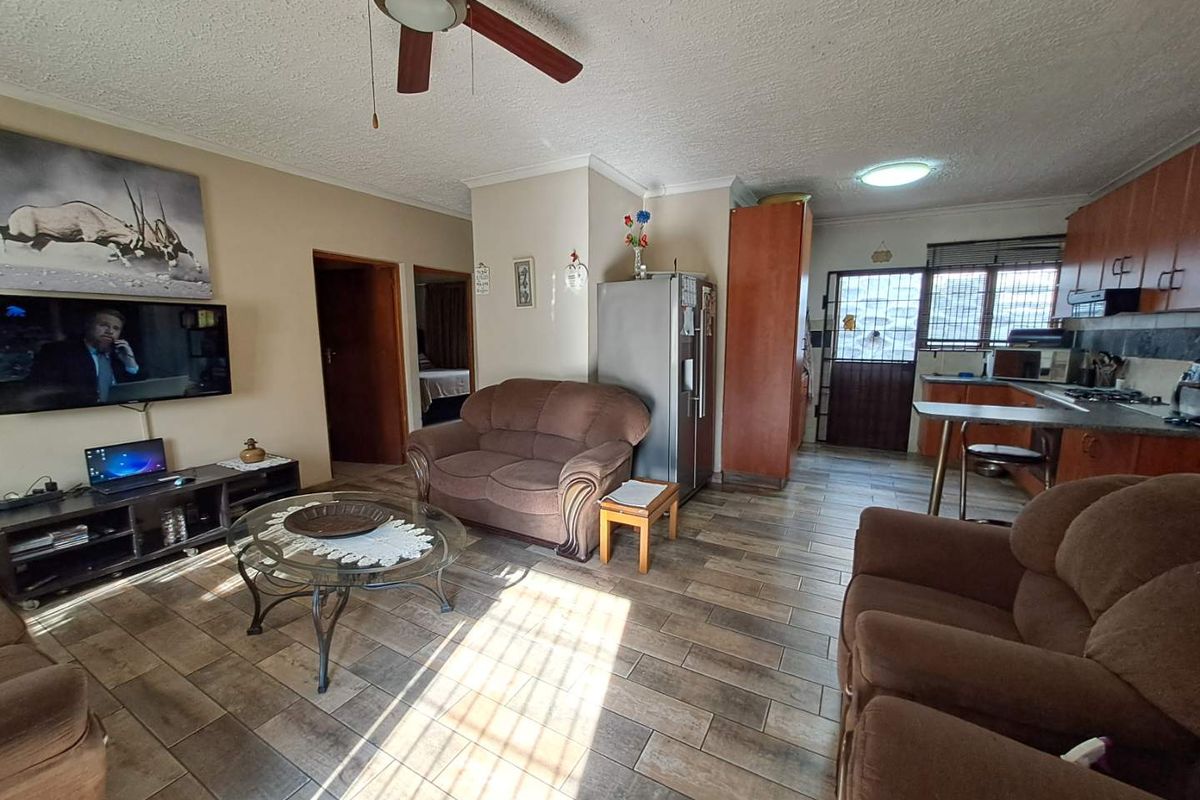 Discover Your Dream Home in Escombe! - Photo 5