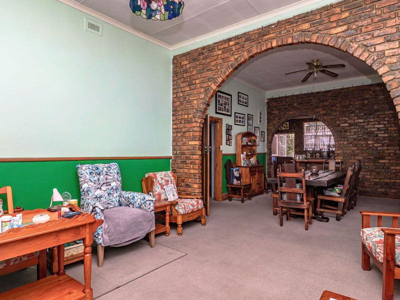 Elegant Home with Income-Generating Flats! - Photo 5