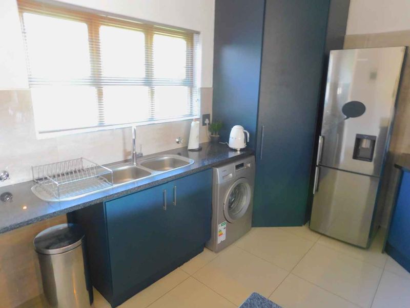 2 bedroom fully furnished apartment in Bryanston - Photo 5