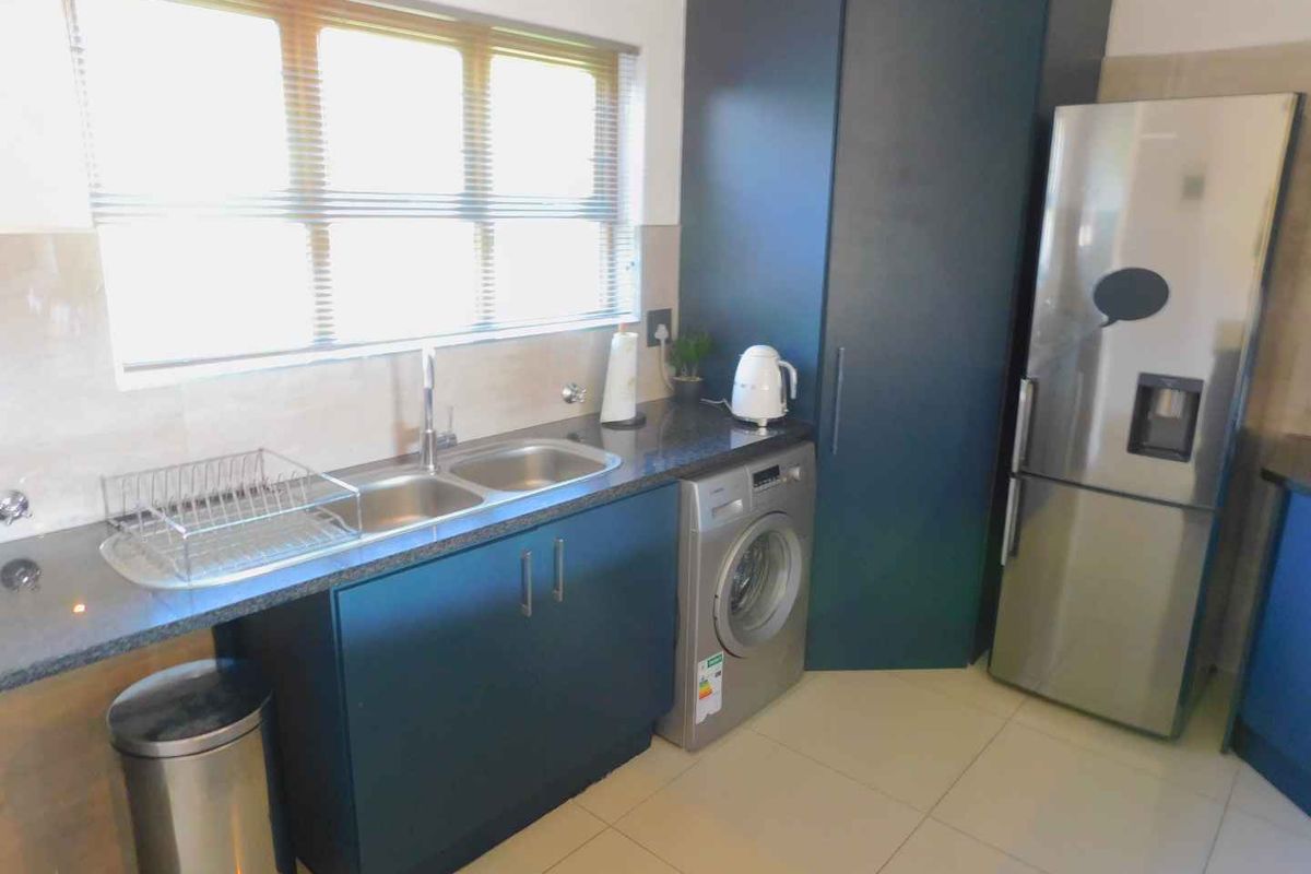 2 bedroom fully furnished apartment in Bryanston - Photo 5