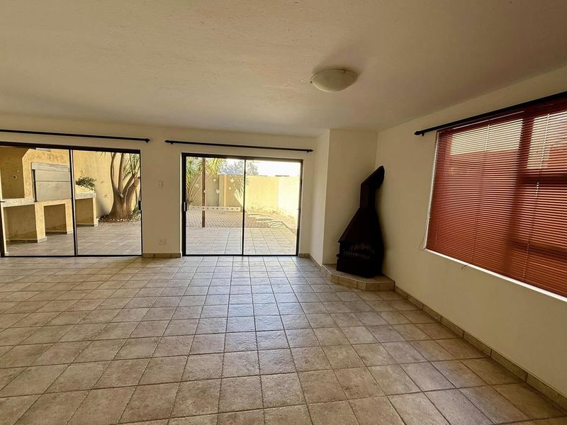 3 Bedroom Townhouse TO LET in Windhoek Country Club Golf Estate - Photo 7