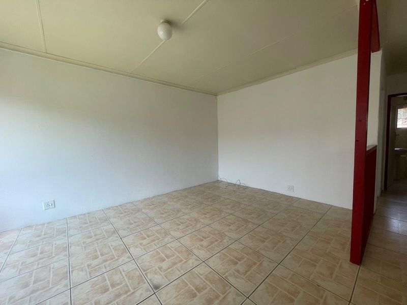 Spacious 2 Bedroom Garden Cottage - Homestead - Photo 8