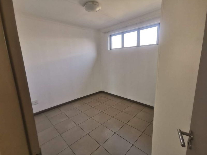 Stunning 2 bed, 2 bath apartment in Elardus Park - Photo 6
