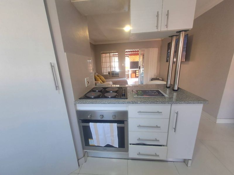 Astonishing neat and open Townhouse - Photo 4